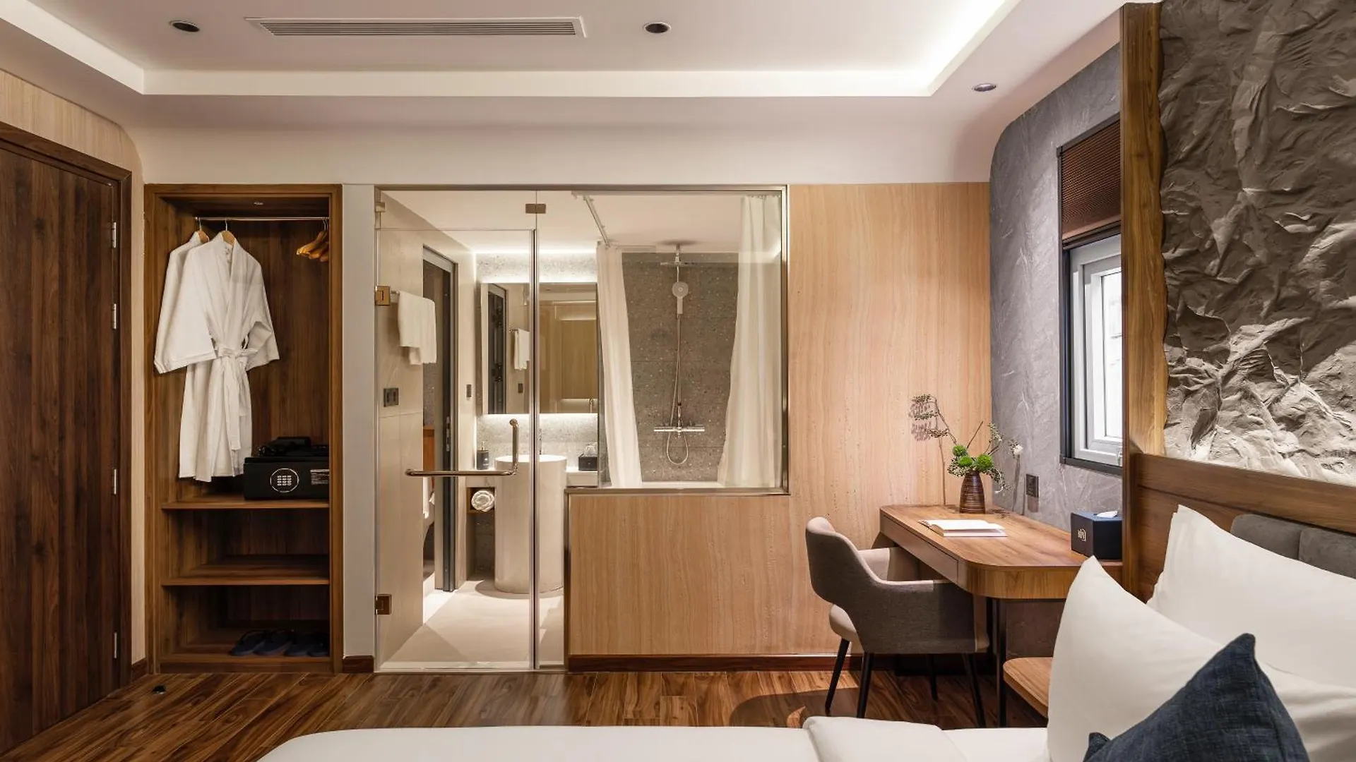 ****  Kin Hotel Thai Van Lung Ho Chi Minh City Vietnam
