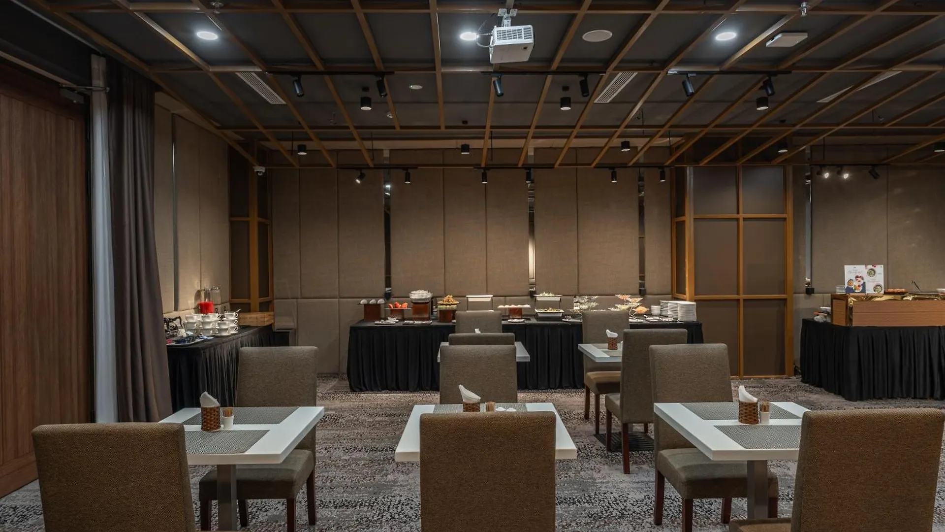 Kin Hotel Thai Van Lung Ho Chi Minh City 4*,